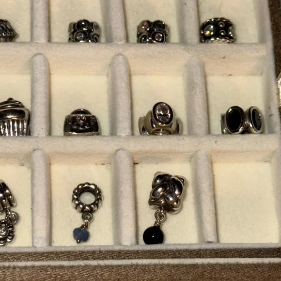 Pandora silver 7.5” bracelet and 25 charms with box and bonus charm - Picture 4 of 6